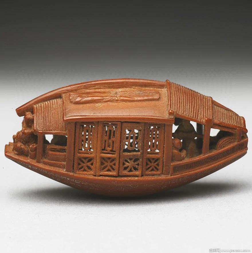 錯綜複雜的橄欖核船 中國古老的雕刻微型藝術