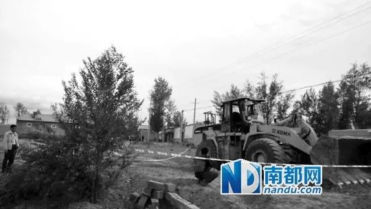 6月19日，甘肅張掖市民樂縣民聯鄉西寨村一名農婦倒在鏟車車輪下。家屬供圖