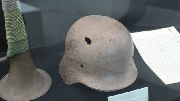 国民政府军抗日战争期间使用之钢盔与号角