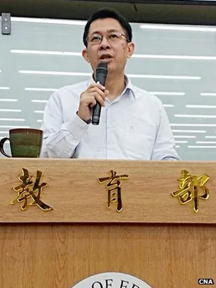 台湾教育部长蒋伟宁在台北宣布辞职（台湾中央社图片14/7/2014）