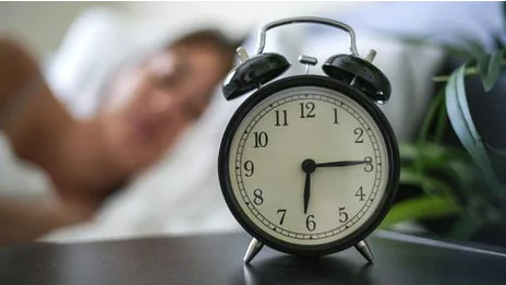 研究表明睡眠和清醒的形态影响人们的决定。