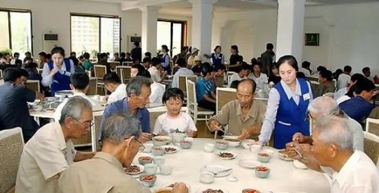 夏天韩国最好的保养食品是“参鸡汤”朝鲜呢?
