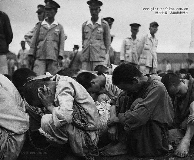老照片:美国记者镜头下的朝鲜战争战俘