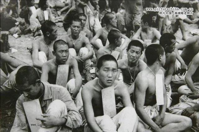 老照片:美国记者镜头下的朝鲜战争战俘