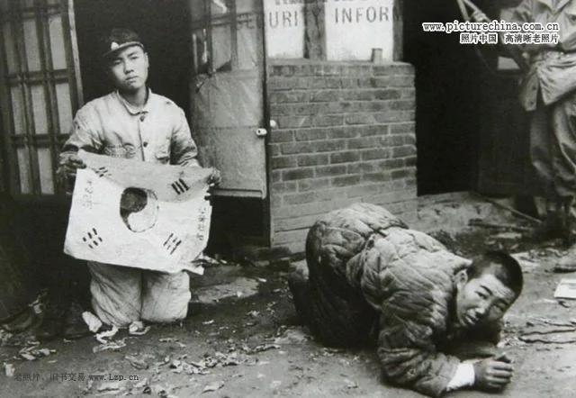 老照片:美国记者镜头下的朝鲜战争战俘