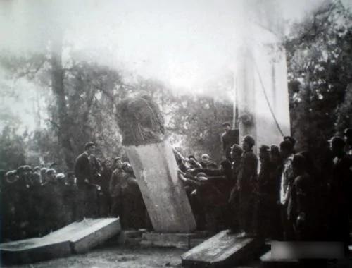 太惨了!文革时被掘墓辱尸的名人