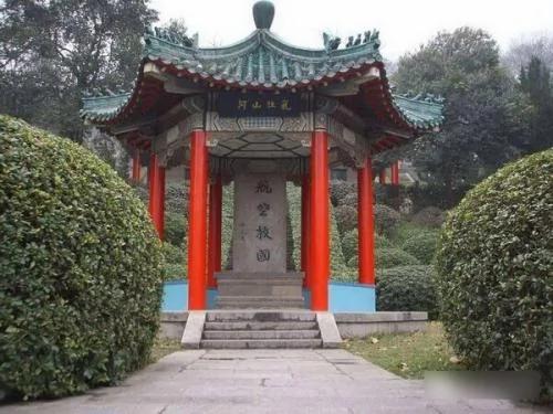 太惨了!文革时被掘墓辱尸的名人