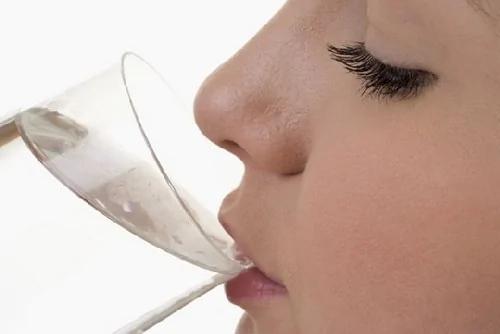 摆脱恼人黑斑 水这样喝才对