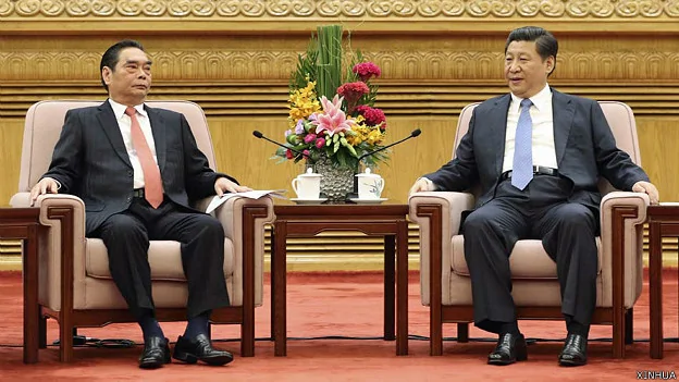 習近平（右）在北京人民大會堂會見黎鴻英（新華社圖片27/8/2014）