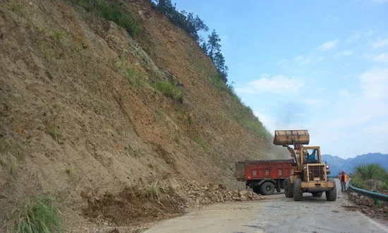 三峡库区地质灾害已致26人死水电站首次被冲毁