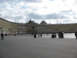 沙俄帝國象徵，聖彼帝得堡冬宮廣場。(美國之音白樺拍攝)