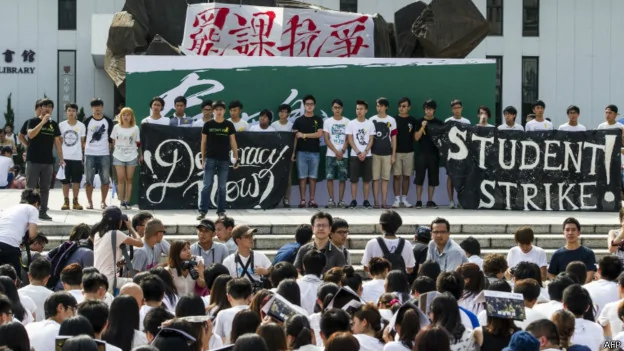 香港高校学生在中文大学“百万大道”参与罢课集会（22/9/2014）