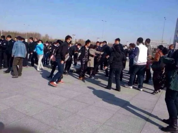 大庆油田数千职工子女连日示威遭殴打抓捕