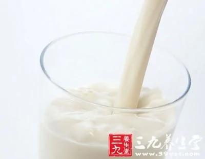 警惕夏季喝牛奶禁忌 喝對時間更養生保健