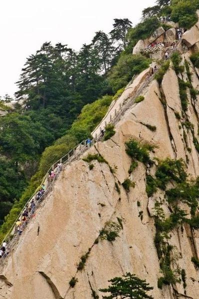 盘点全球最恐怖阶梯 华山登山阶梯上榜