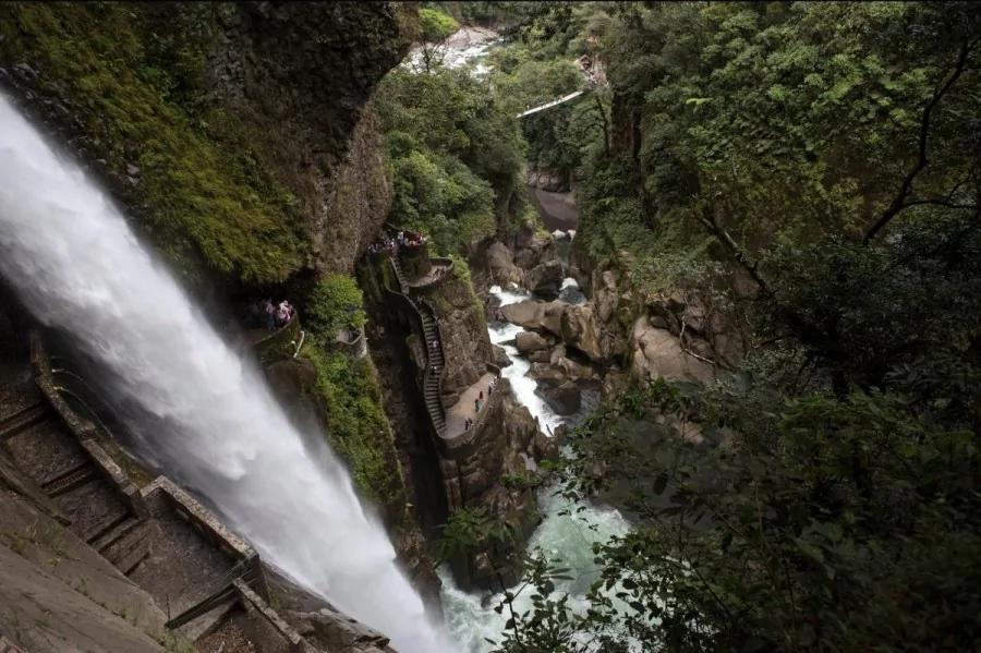 盘点全球最恐怖阶梯 华山登山阶梯上榜