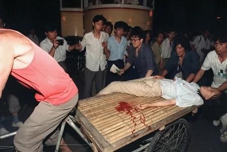 再现25年前六四事件真相