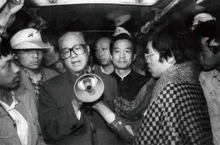 再现25年前六四事件真相