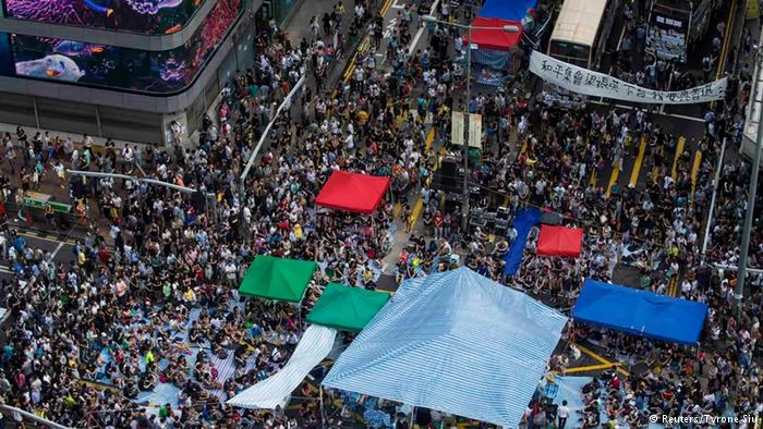 Bildergalerie Proteste in Hongkong- Parade in Peking