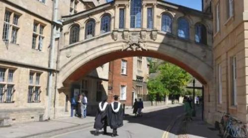 英國畢業生收入最高排名：牛津學電腦排榜首