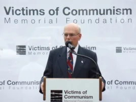 共产主义受害者基金会主席李.爱德华兹(美国之音致远拍摄)