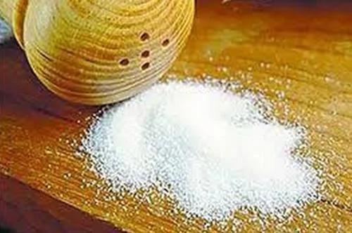 盐水泡脚竟然可以治百病,中医相传祕方!