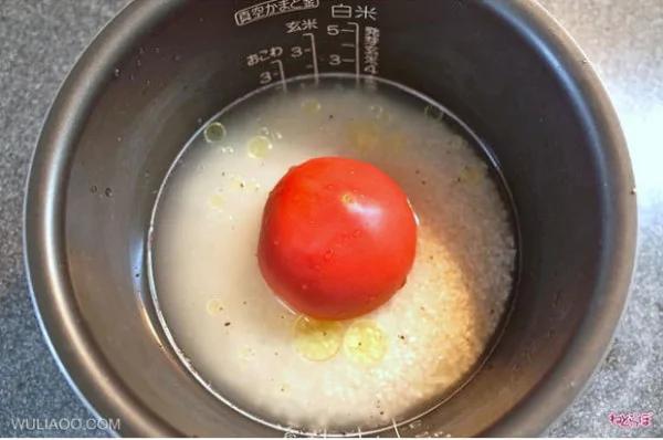 〝整个番茄饭〞爆红网路,据说好吃、简单到不可思议!