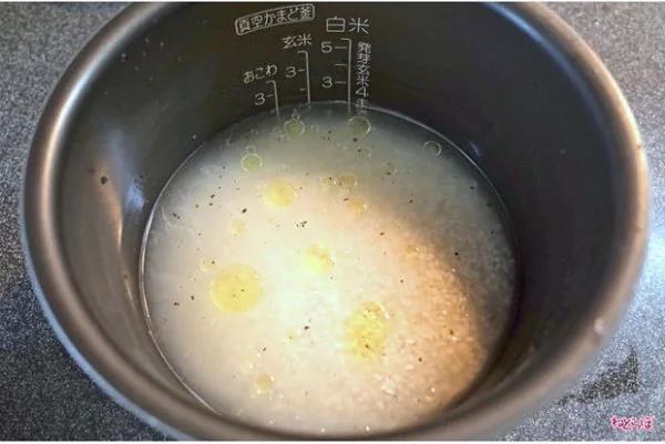 〝整个番茄饭〞爆红网路,据说好吃、简单到不可思议!