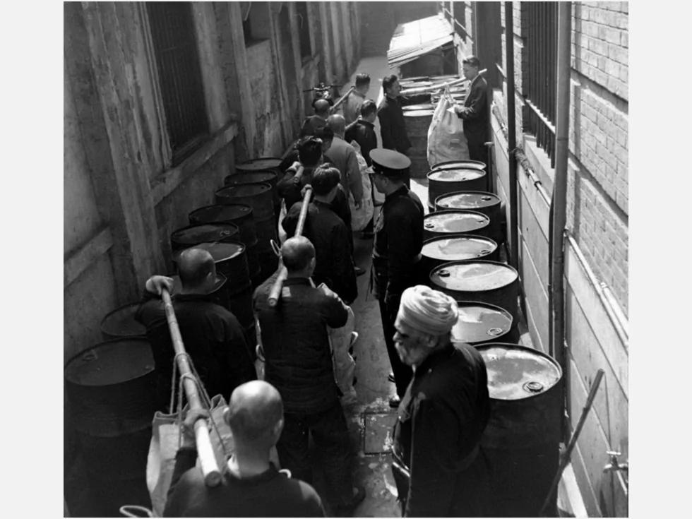 壮观奇景:1948年上海是这样发薪的