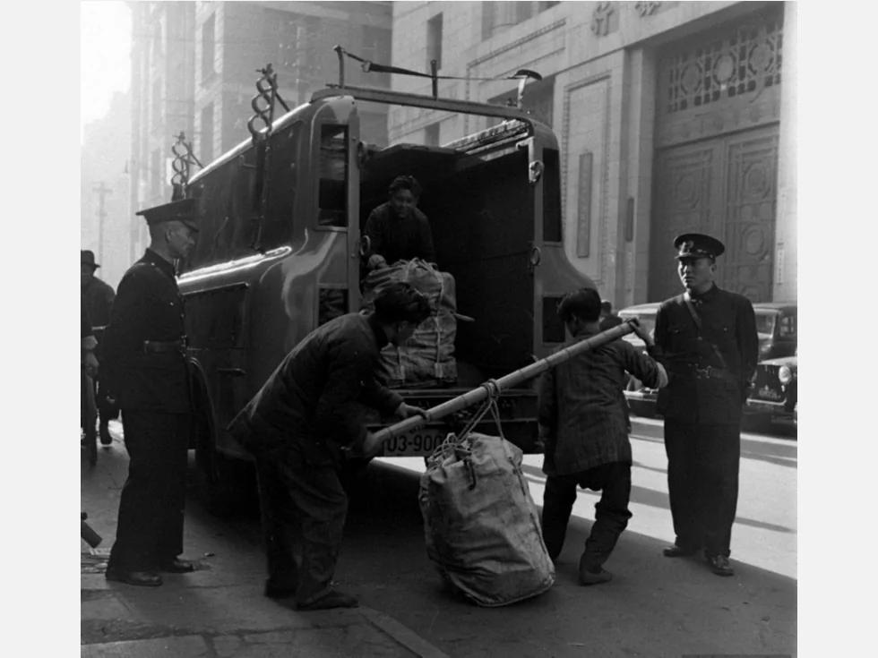 壮观奇景:1948年上海是这样发薪的