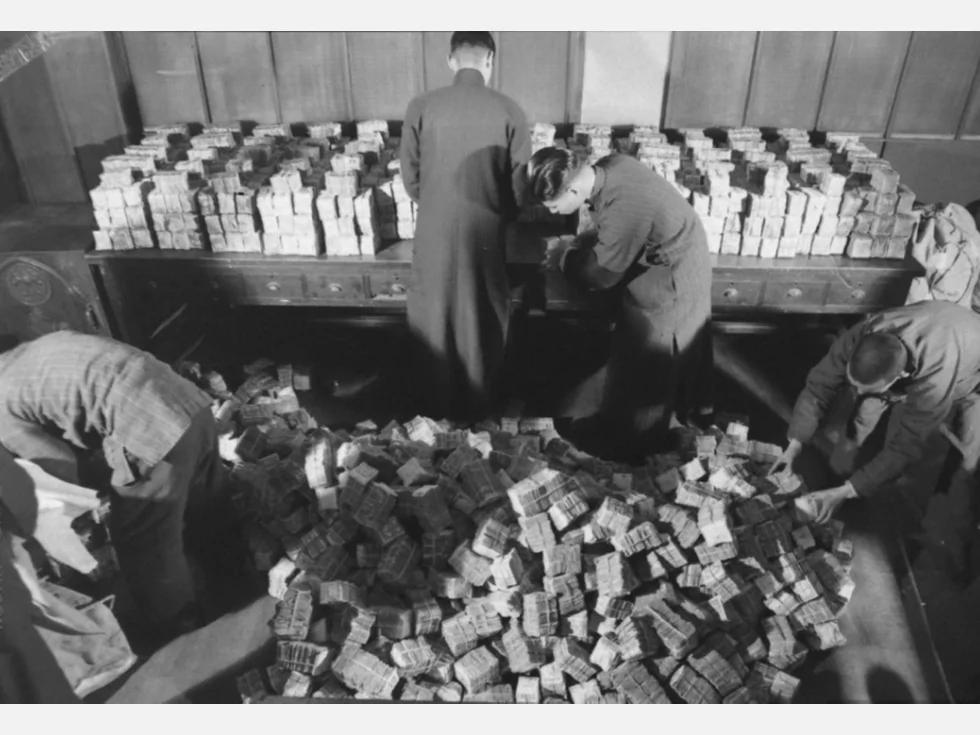 壮观奇景:1948年上海是这样发薪的