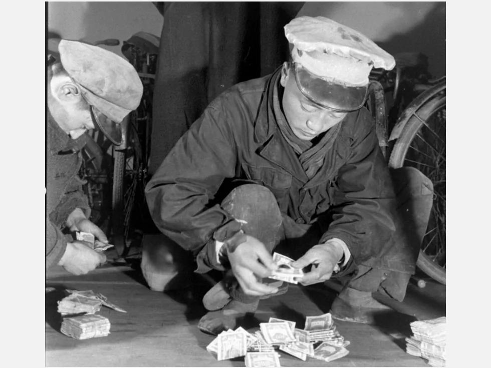 壮观奇景:1948年上海是这样发薪的