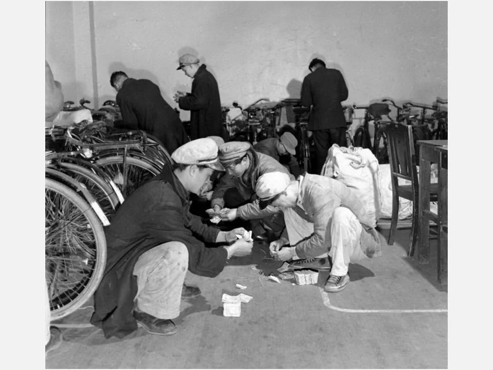 壮观奇景:1948年上海是这样发薪的