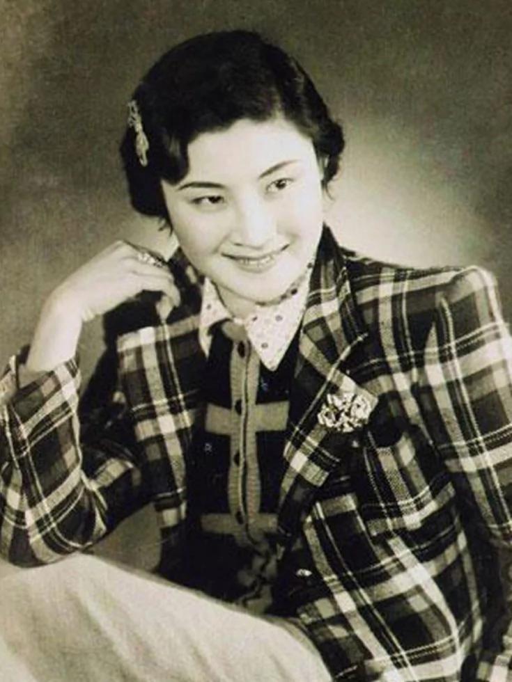 文革期间不忍凌辱含恨自杀的十大美女