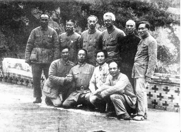 李富春林伯渠率部 英领事被斩首夫人被27人轮奸 蒋介石发通缉令