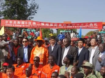 2011年1月18日，中非北方重鎮比勞為中國石油項目前期勘察工程隆重舉行開工典禮，博齊澤出席了儀式。