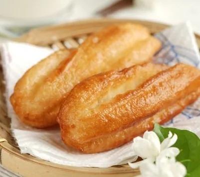 吃油条危害多,常吃油条易衰老