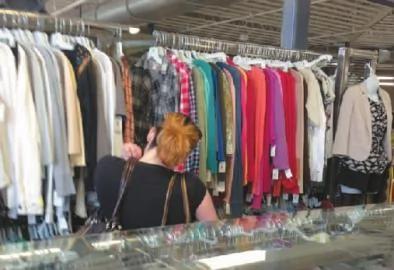 女摄影师遭窃后报复小偷 偷拍其照片办影展