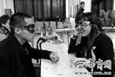 陕西500多名研究生相亲 女生大方男生含羞