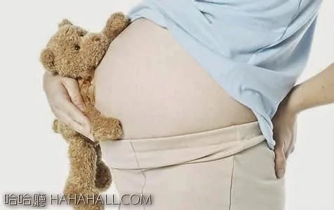 翘二郎腿的十条危害 看完妳还敢翘吗?
