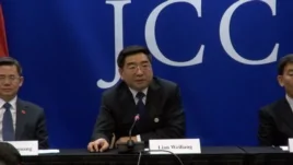 中国发改委副主任连维良承诺改进反垄断执法措施（美国之音黎堡拍摄)