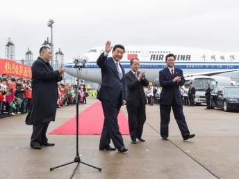 中共國家主席習近平（左二）抵達澳門慶祝回歸15周年2014年12月19日。