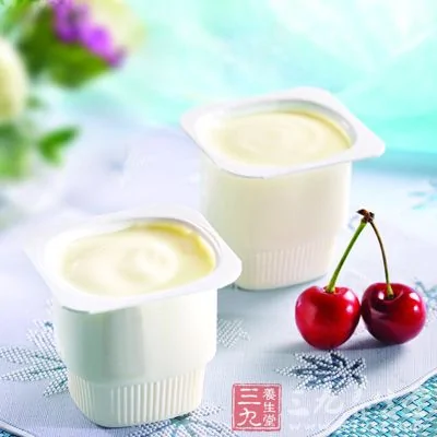 喝酸奶能夠抑制口腔中有害細菌的繁殖