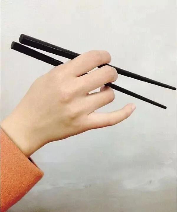 不说不知道,8成人不会用筷子!7种错误方法,你是哪一种?