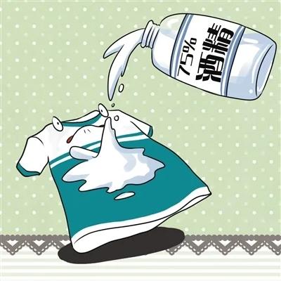一招讓衣服領口泛黃、發霉變乾淨!超有效的洗衣服方式!