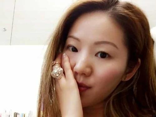 因被江泽民咆哮怒批 港美女记者再走红