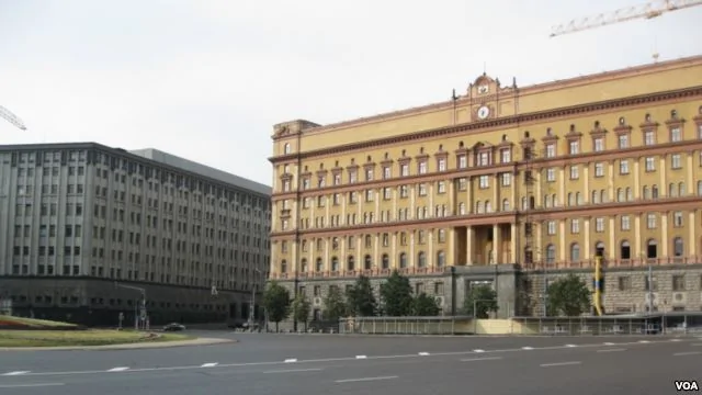 莫斯科市中心的兩棟前克格勃總部辦公大樓，目前是俄羅斯聯邦安全局所在地。（美國之音白樺拍攝）