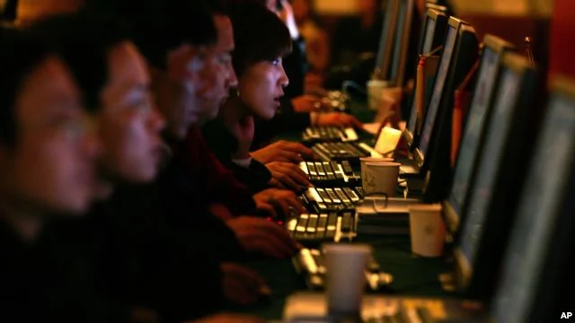 在中國計算機工作站上網的人，儘管政府強制執行內容審查，博客在中國非常受歡迎，尤其是在年輕人中間。