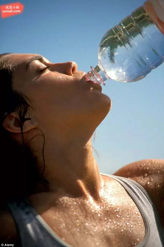 专家指出：多喝水可能会伤身！那所以喝多少才是正确的呢？--优觅小闹