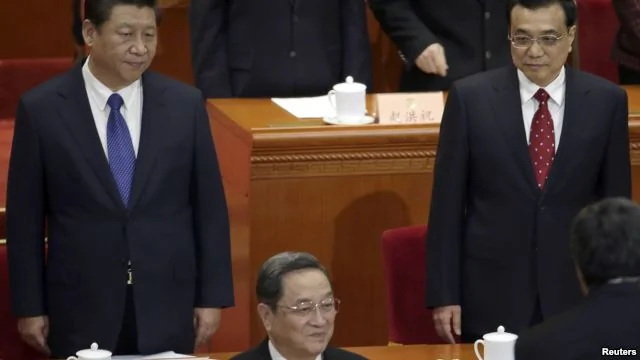 習近平主席、李克強總理和政協主席俞正聲在政協會議主席台上（2015年3月3日）